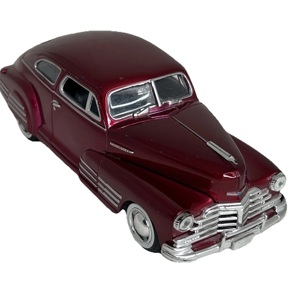 Maisto 1948 Chevrolet Fleet Line Aerosedan Diecast Car 1:24 Red Open Doors Hood